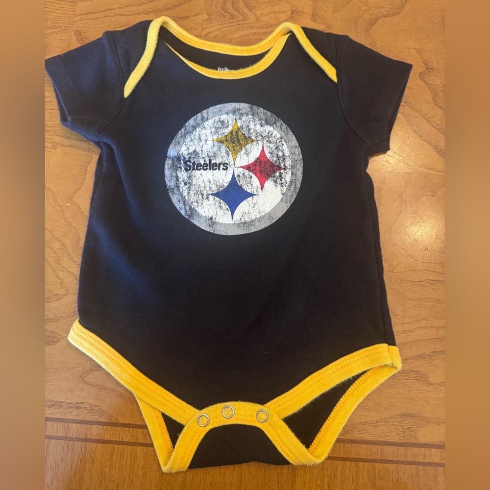 NFL PITTSBURGH STEELERS 3-6 months 
ONE PIECE‎ 100% cotton